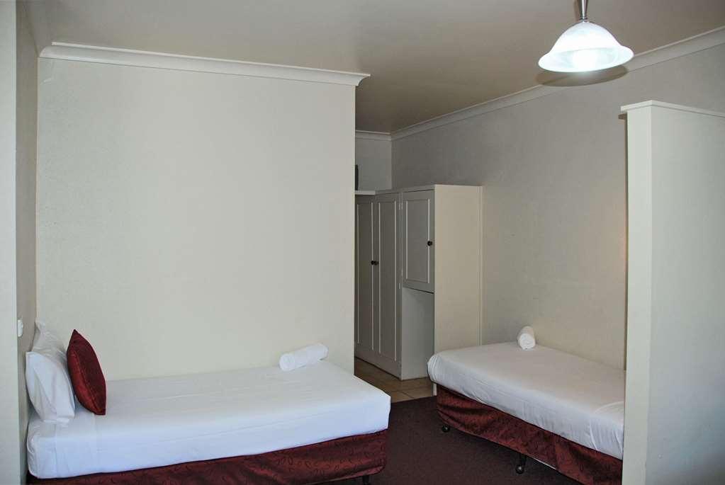 Commodore Motor Inn Albury Room photo